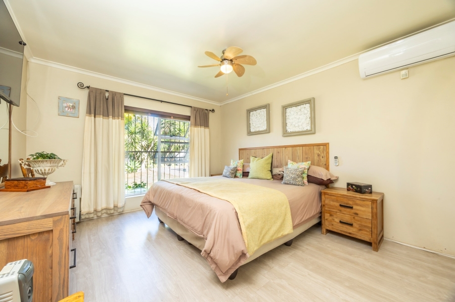 To Let 3 Bedroom Property for Rent in Uitzicht Western Cape